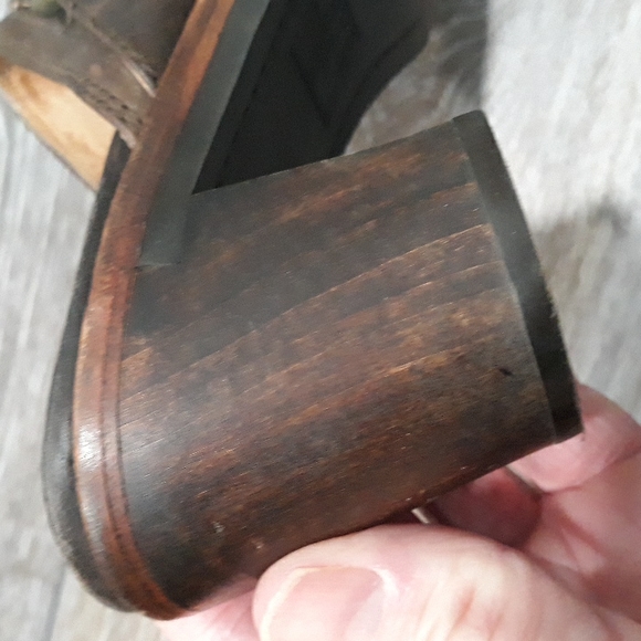 Frye dark brown leather clogs. Size 8 - Picture 9 of 13